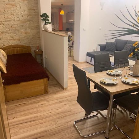 Apartman Slunecnice S Terasou تشيسكي بوديوفيتسه المظهر الخارجي الصورة